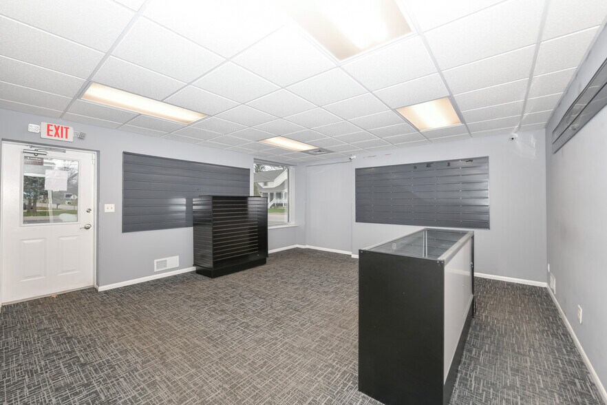 More Photos Of 108 N Front St, Burlington Specialty For Sale