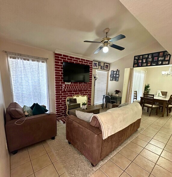 More Photos Of 7120 Cole Creek Dr, Houston Apartments For Sale