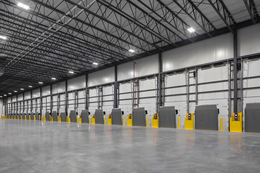 More Photos Of 21700 Galway Ln, Lakeville Refrigeration Cold Storage For Lease