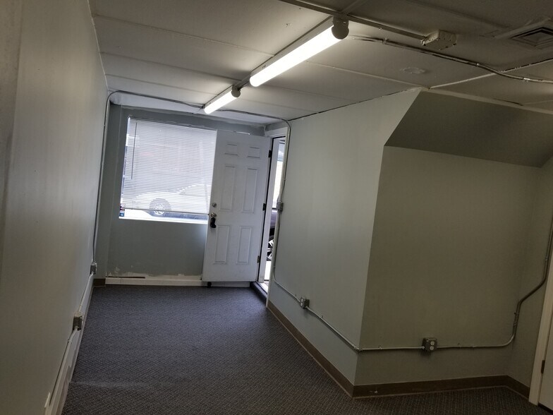 More Photos Of 22 Van Buren Ave, Floral Park Warehouse For Lease