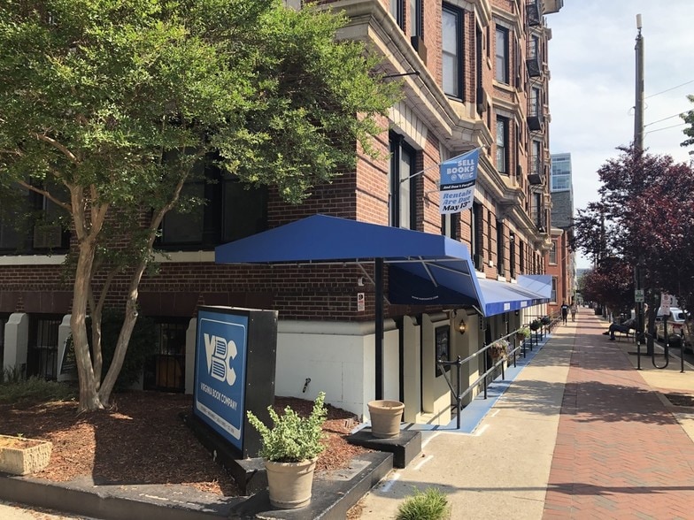 More Photos Of 900 W Franklin St, Richmond Apartments For Lease