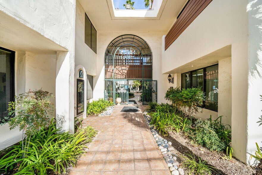 More Photos Of 30423 Canwood St, Agoura Hills Office For Sale