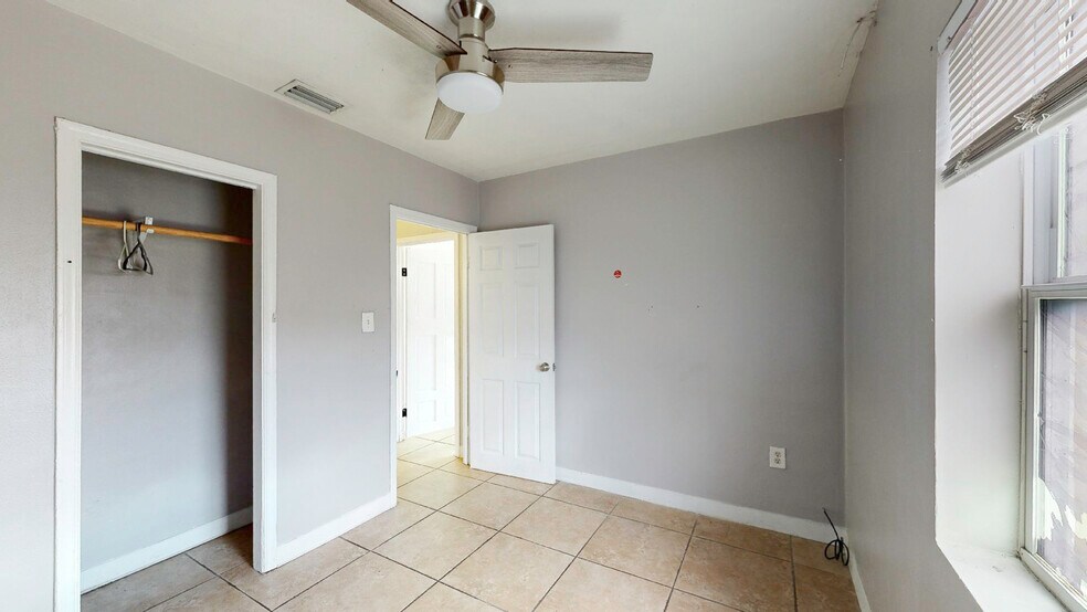 More Photos Of 1918 Aurora Rd, Melbourne Auto Dealership For Lease