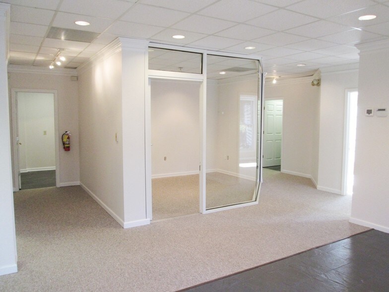 More Photos Of 3867 Holcomb Bridge Rd, Peachtree Corners Office For Lease