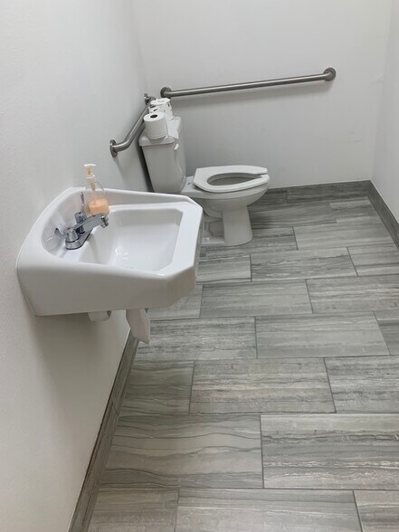 More Photos Of 1210 E Osceola Pky, Kissimmee Medical For Lease