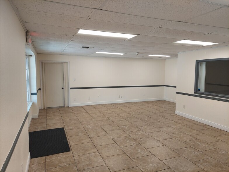 More Photos Of 180 E Burgess Rd, Pensacola Office For Lease