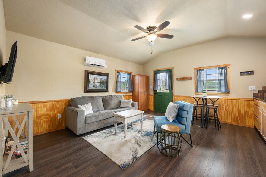 More Photos Of 212 Co 413 rd, Spicewood Hotel For Sale