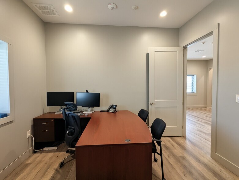 More Photos Of 1765 W Commerce Pky, Beaumont Industrial For Lease