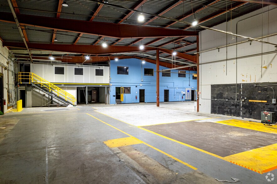 More Photos Of 201 W Decatur Ave, Pleasantville Flex For Sale