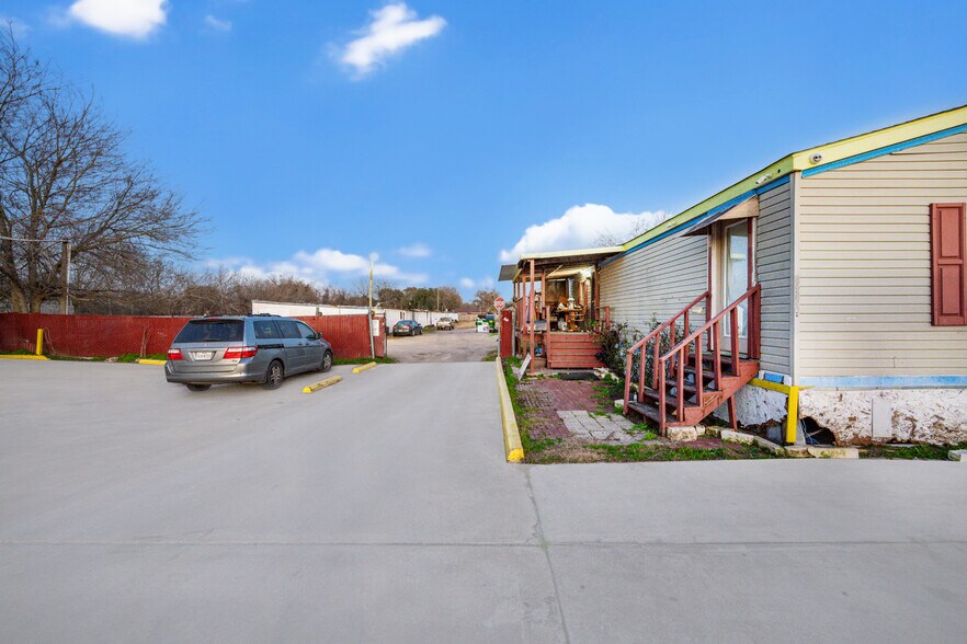 More Photos Of 2627 Allen Genoa Rd, Pasadena Carwash For Sale