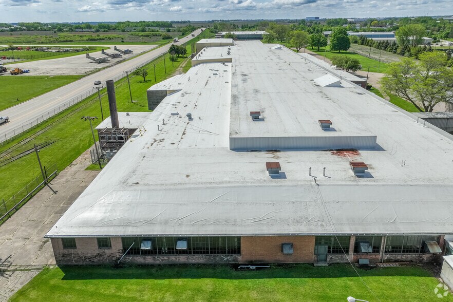 More Photos Of 1900 Pleasant St, Dekalb Manufacturing For Lease