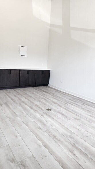 More Photos Of 1325 Main St, Katy Unknown For Lease