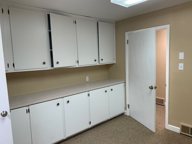 More Photos Of 256 Hospital St, Mocksville Medical For Lease