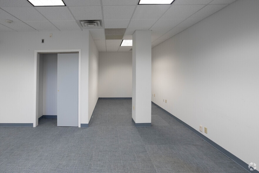 More Photos Of 900 US Highway 9 N, Woodbridge Office For Lease