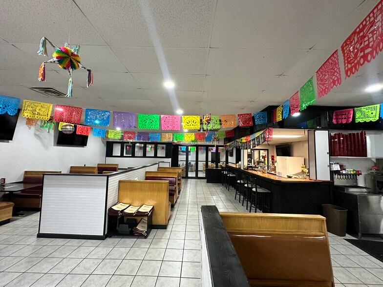 More Photos Of 308 S Hayes Ave, Wagoner Restaurant For Lease