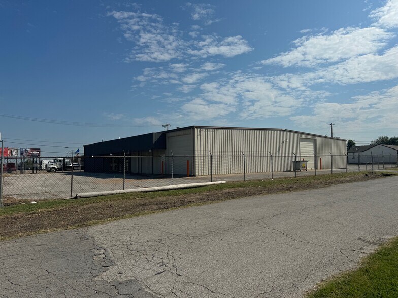 More Photos Of 1711 N Sheridan Rd, Tulsa Manufacturing For Sale