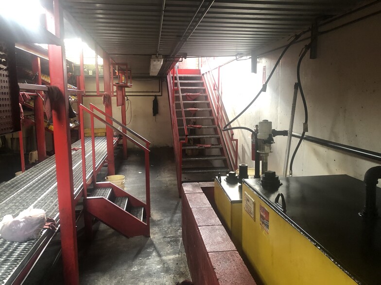 More Photos Of 12250 S Gessner Dr, Houston Auto Repair For Sale