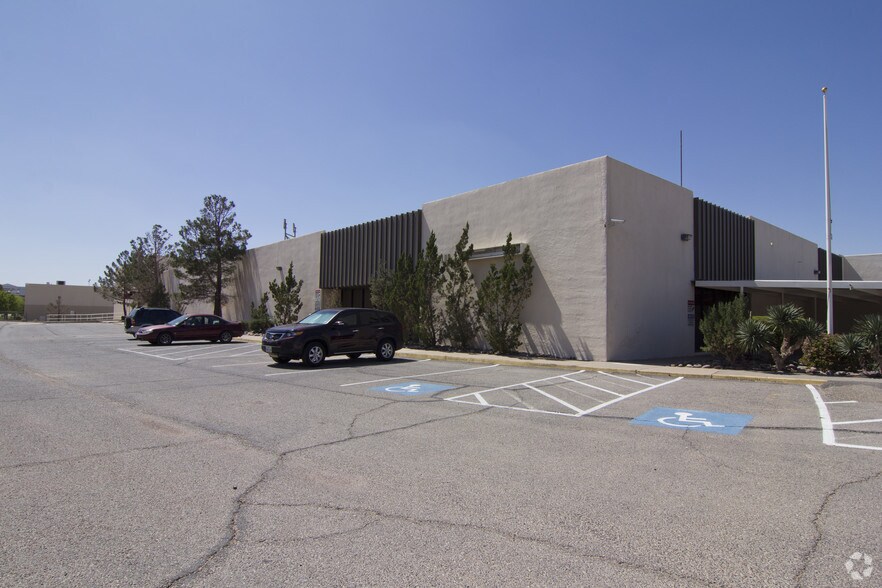 More Photos Of 12100 Esther Lama Dr, El Paso Warehouse For Lease