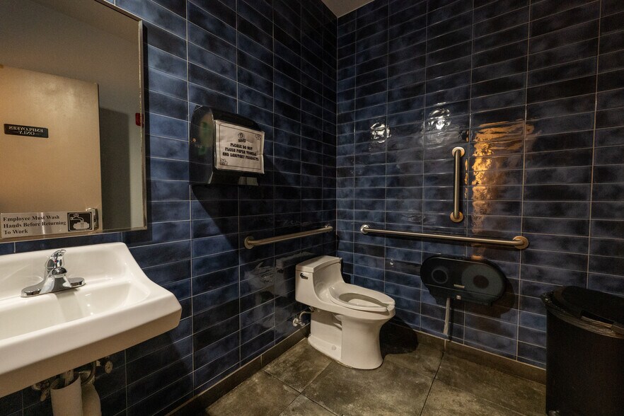 More Photos Of 84 Rt 17, East Rutherford General Retail For Lease