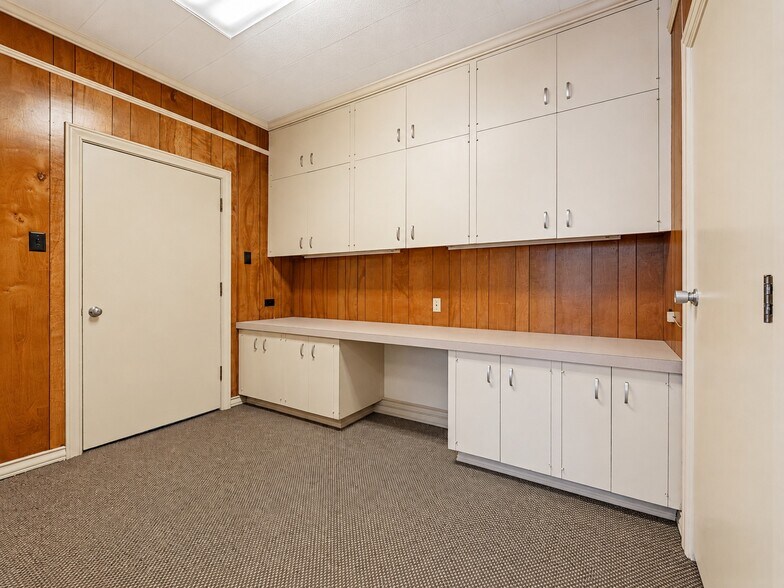 More Photos Of 321 S Main St, Marksville Office For Sale
