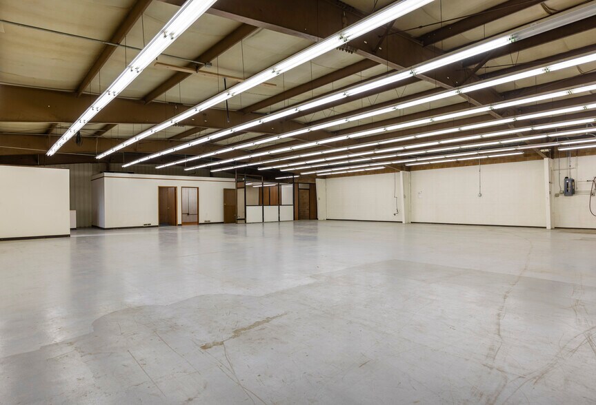 More Photos Of 4400 24th Ave W, Seattle Manufacturing For Sale