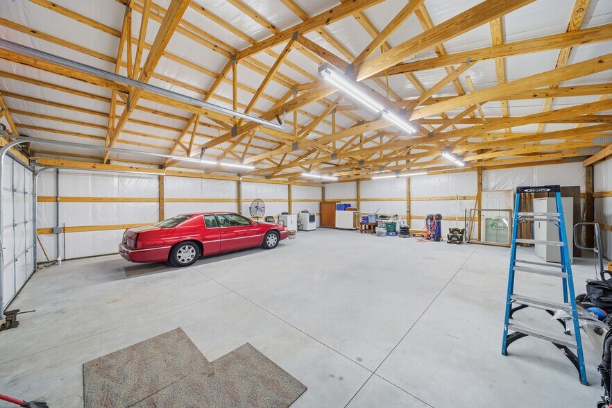 More Photos Of 601 S Cherokee St, Catoosa Office For Sale