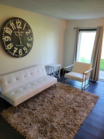 More Photos Of 421 College Ave, Des Moines Apartments For Sale