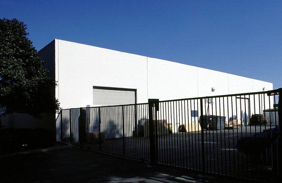 More Photos Of 13854 Bentley Pl, Cerritos Warehouse For Lease