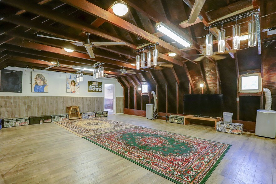 More Photos Of 212 Main St, Sierra City Hotel For Sale