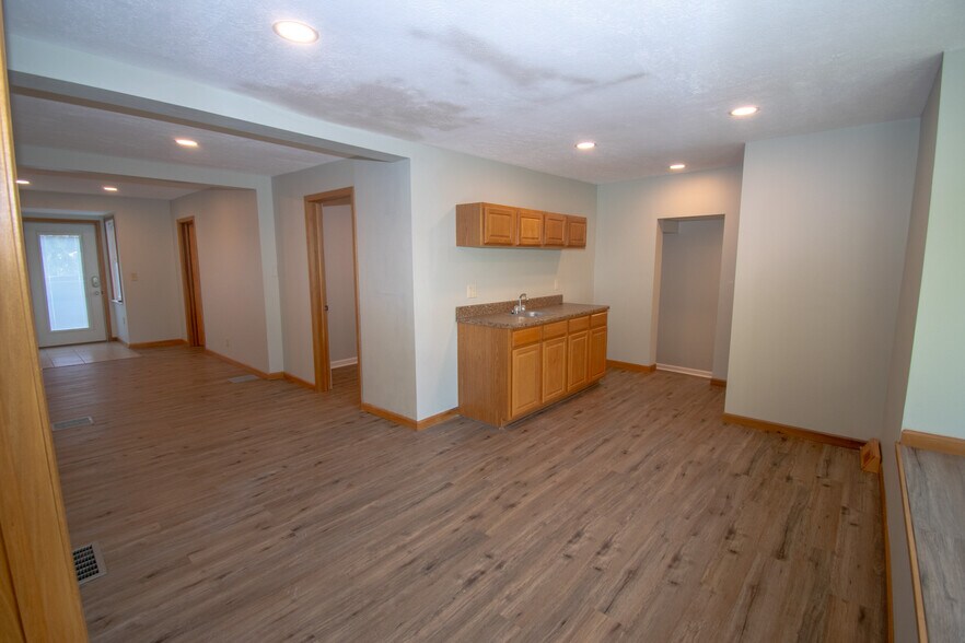 More Photos Of 1498-1502 W Main St, Tipp City Loft Creative Space For Lease