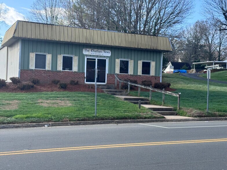 Primary Photo Of 303 W Raleigh St, Siler City Flex For Sale