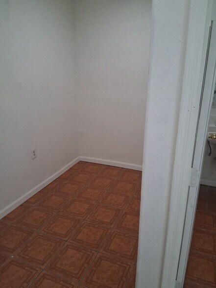 More Photos Of 1605 W Broadway Rd, Phoenix Warehouse For Sale