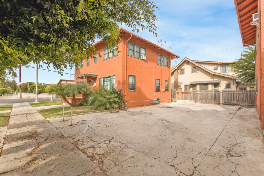More Photos Of 204 S Serrano Ave, Los Angeles Apartments For Sale