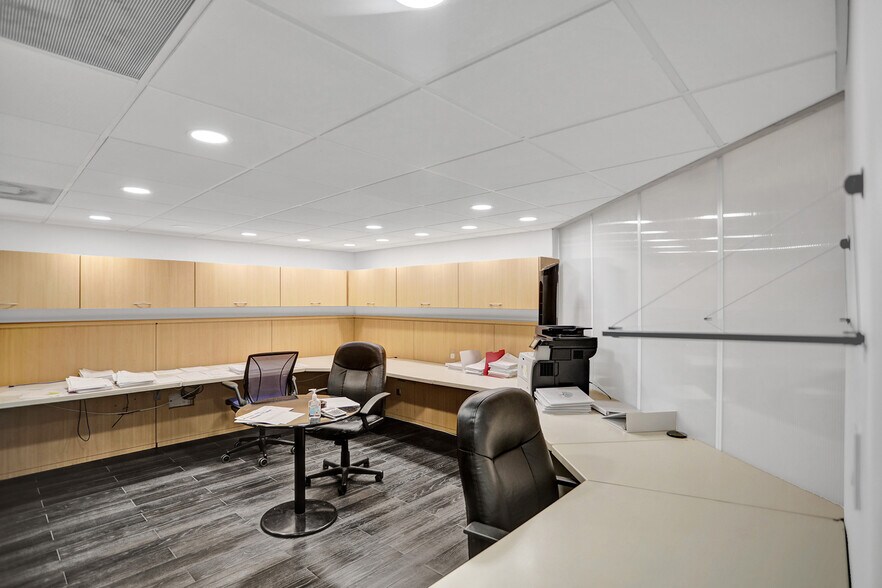 More Photos Of 3075 NW South River Dr, Miami Storefront Retail Office For Lease