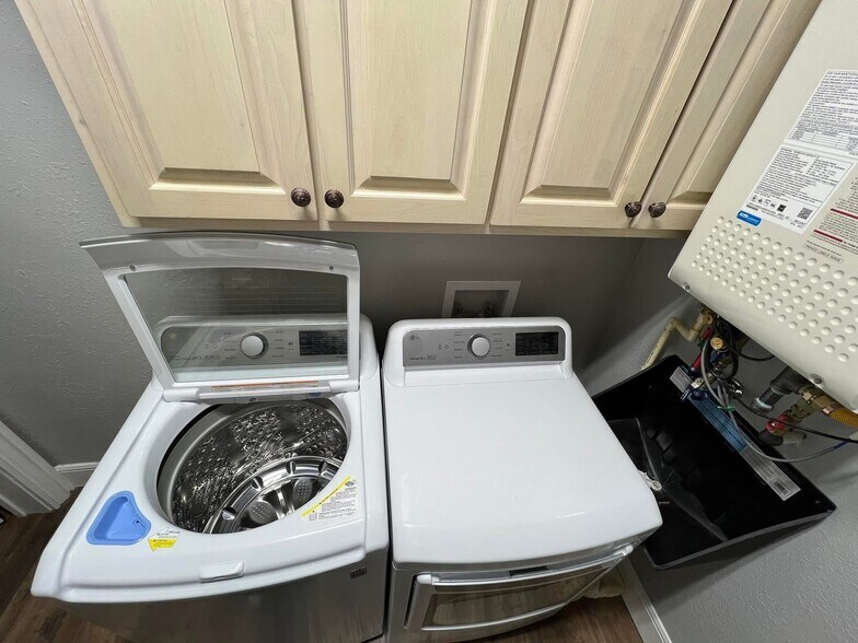 More Photos Of 119 E 5th St, Bonham Restaurant For Sale