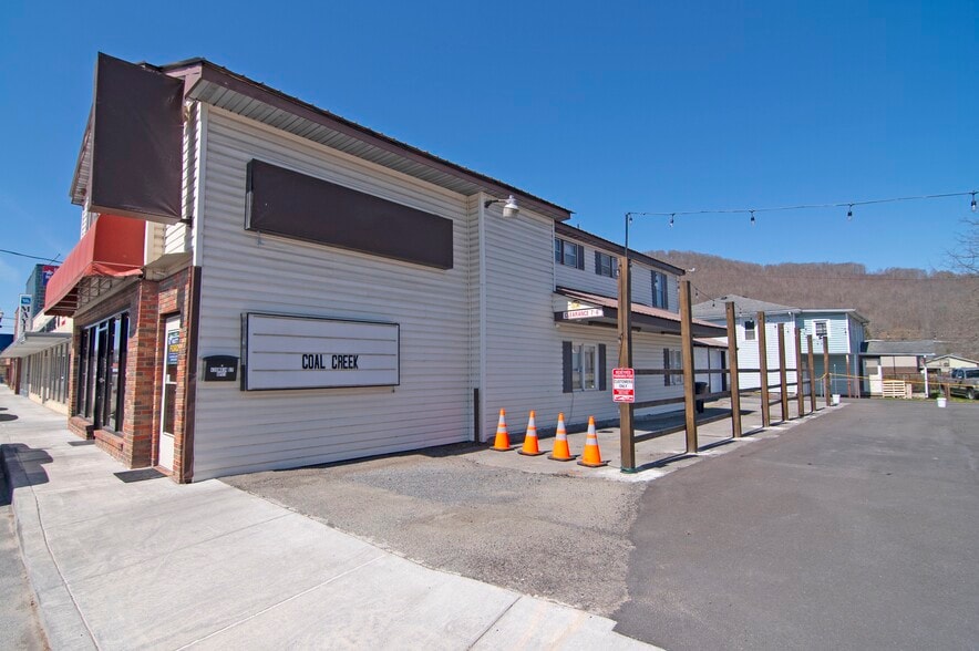 More Photos Of 449 Main St, Rainelle Storefront For Sale