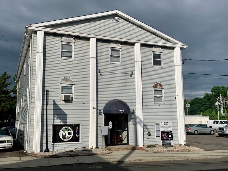 More Photos Of 725-727 Campbell Ave, West Haven Office For Lease