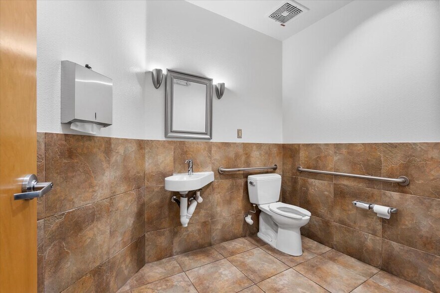 More Photos Of 4858 E Baseline Rd, Mesa Medical For Lease