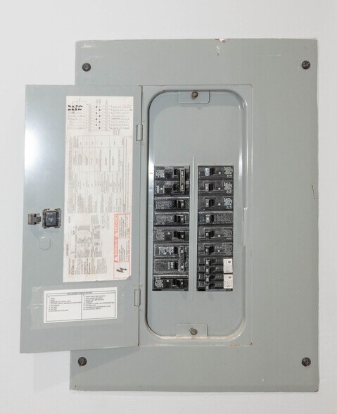 More Photos Of 2445 Lakeview Ave, Baltimore Apartments For Sale