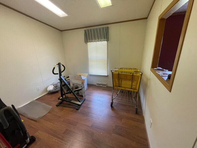 More Photos Of 403 S Melville St, Rensselaer Manufacturing For Sale