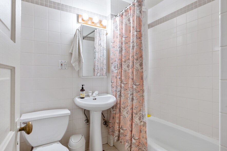 More Photos Of 1052 E Thomas St, Seattle Apartments For Sale