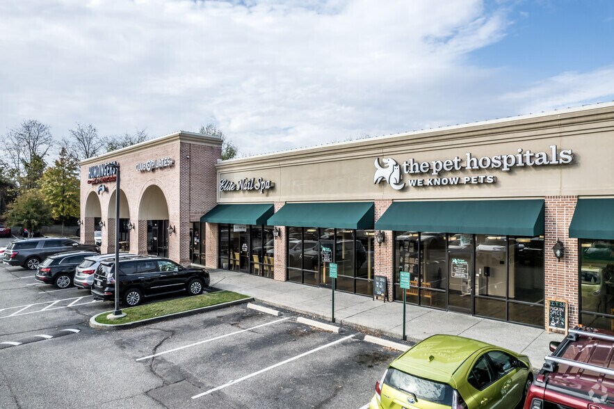 More Photos Of 6300 Poplar Ave, Memphis Storefront For Lease