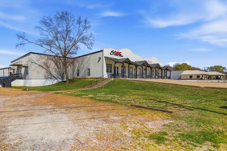 More Photos Of 148 Weisenberger Rd, Madison Flex For Lease