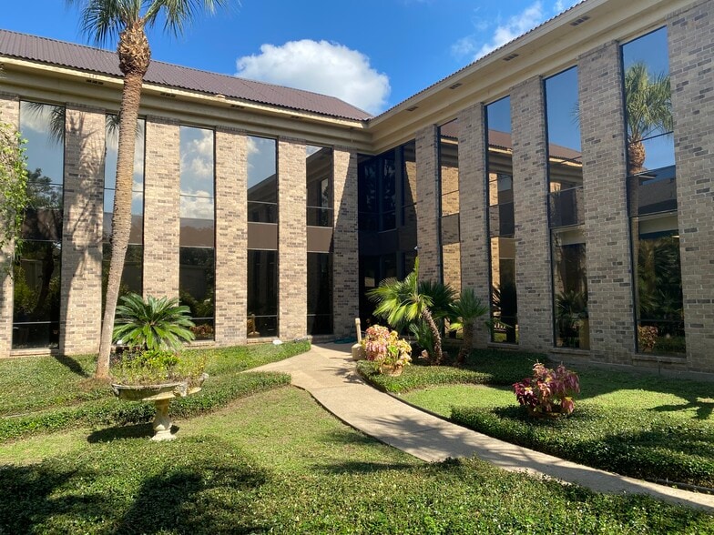 More Photos Of 1345 Campbell Rd, Houston Medical For Lease