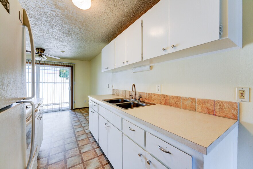 More Photos Of 611 SE 139th Ave, Portland Apartments For Sale