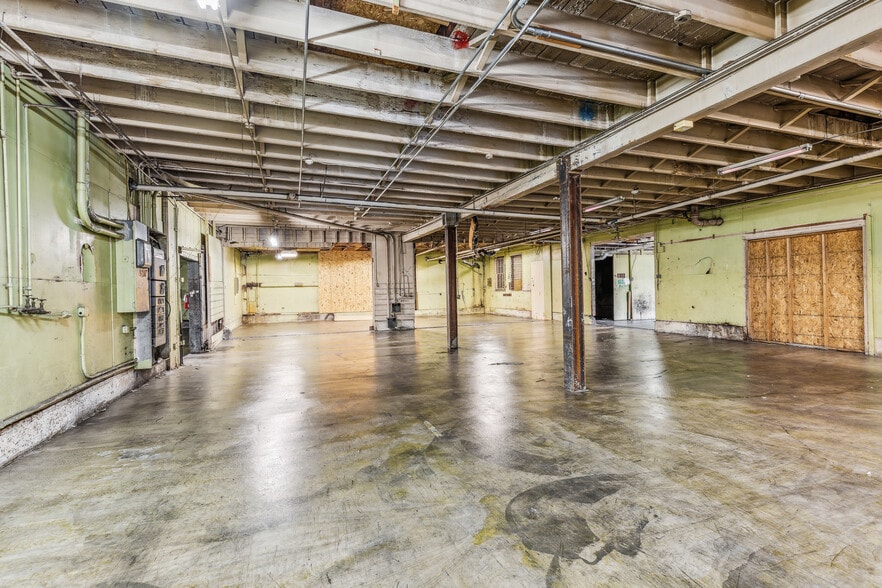 More Photos Of 2752 6th Ave S, Seattle Warehouse For Lease