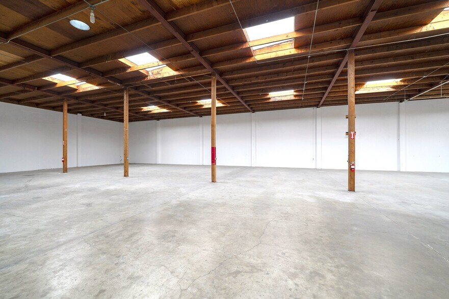 More Photos Of 1680 14th St, Oakland Warehouse For Lease
