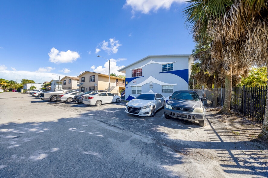 More Photos Of 640 SW 16th Ave, Fort Lauderdale Apartments For Sale