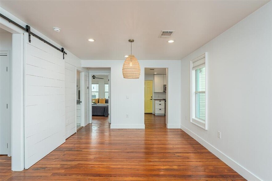 More Photos Of 1148 Northwestern Ave, Austin Specialty For Sale