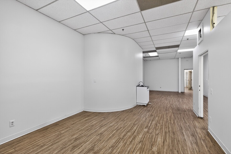 More Photos Of 437-441 E Hastings St, Vancouver Storefront Retail Residential For Lease